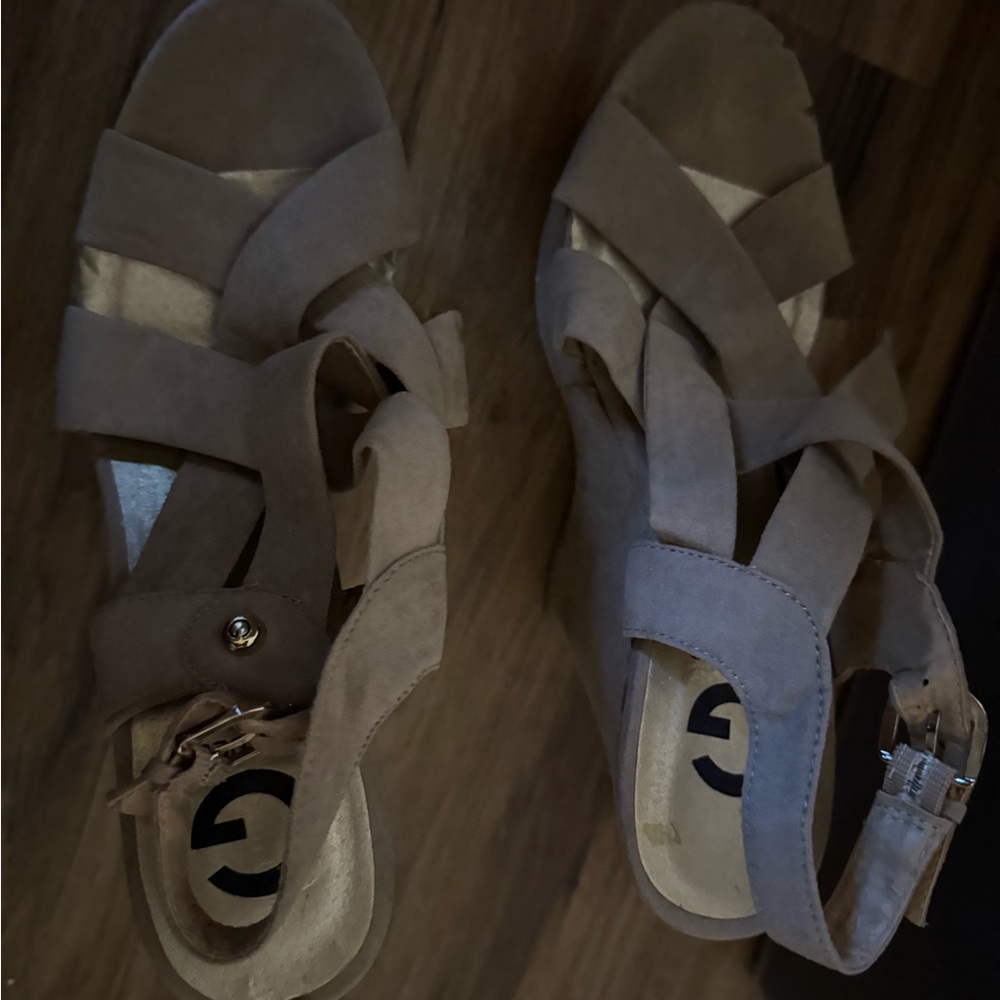 Tan/Beige Size 8 GUESS wedge sandals